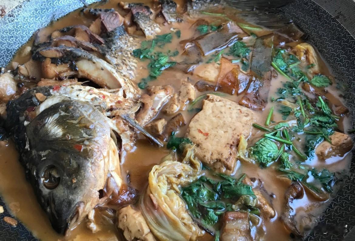 我53了，现在真是年龄大了，酒都喝不动了。中午闺蜜和我还有一个朋友，我们三个