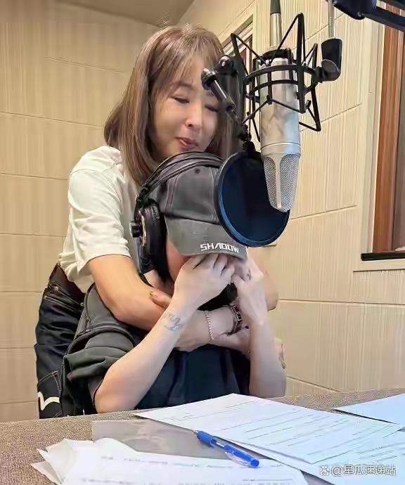 终于知道小S突然变化那么大了，她现在已经不再是曾经的她了。她对小菲意见很大，徐家