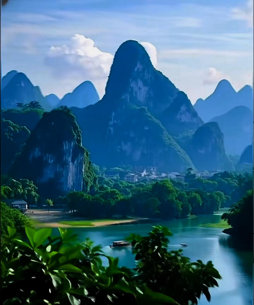 家乡美:仙境般的桂林山水，人间仙境等你来探寻！🌄🚤🌿