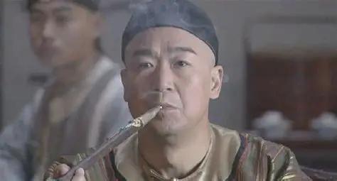 经他手取中的进士，说一个团未免夸张，说一个连绝不为过。他当过福建学政，主持过顺天