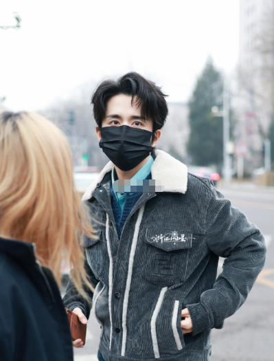 连轴转的状态下怼脸镜头依然能打，这状态管理真的让人佩服，不愧是本哥