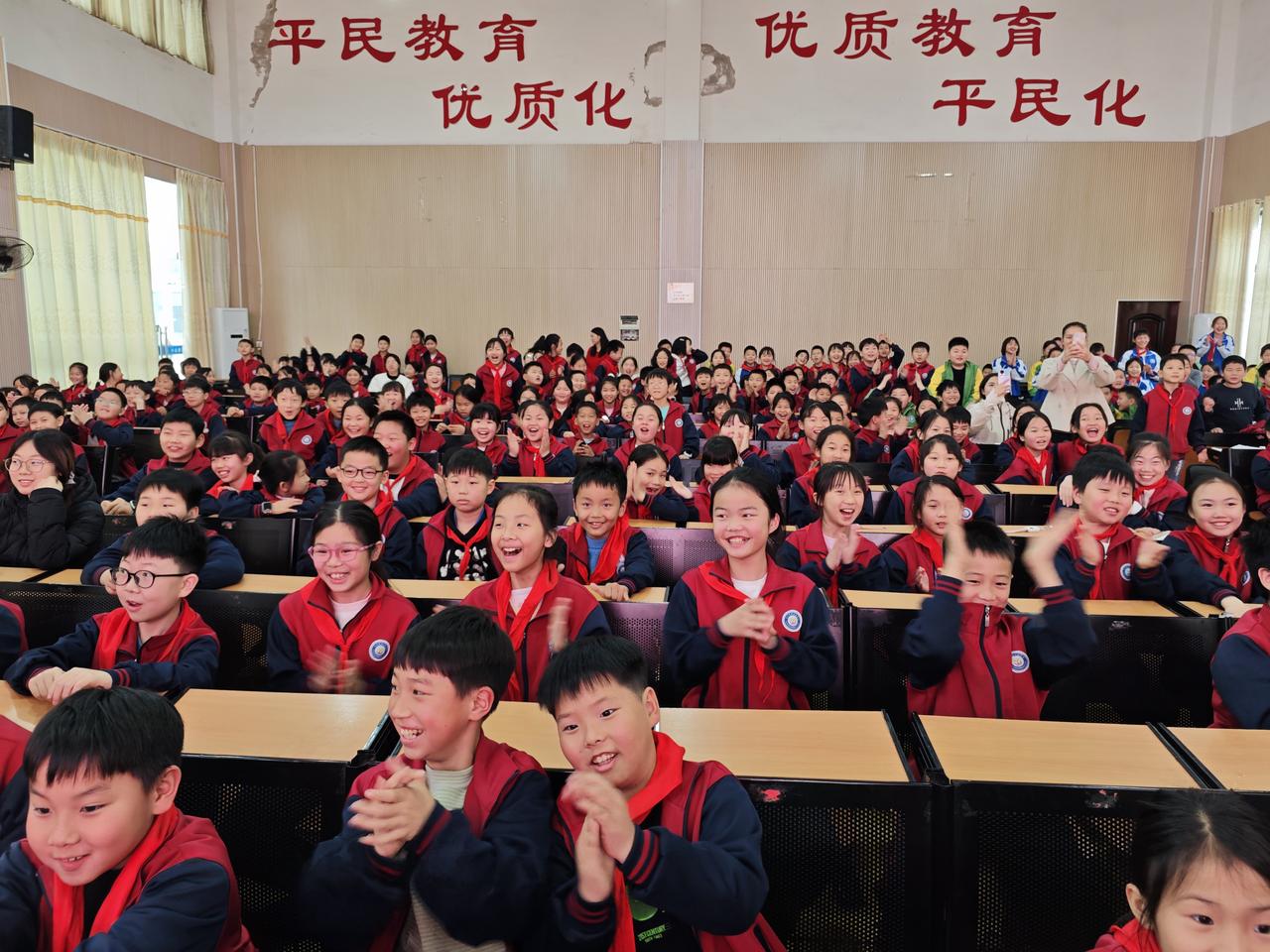 西方严防汉语传播，我们却死守英语150分，这真的合理吗？老外花大价钱防着汉