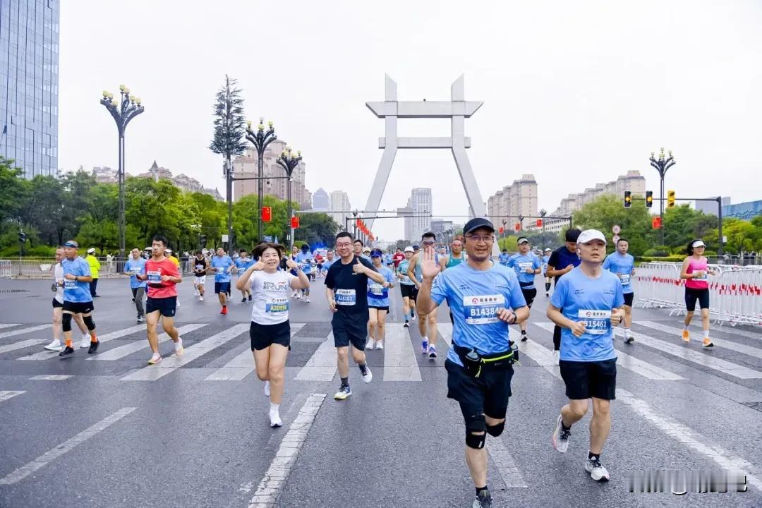 高原上的心跳挑战！大美青海省会西宁要搞“一城双马”了，8月全马首秀等你来战！西宁