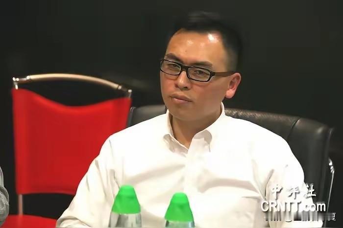 有胆有识的台湾新党副秘长游智彬到台立法院，指控国民党立委徐巧芯等人违反游说法，在