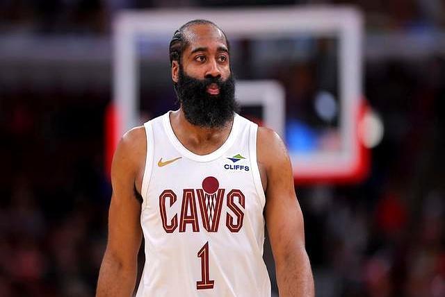 骑士现役球员里，打过季后赛的一共12人，超过15场的有9人：1哈登173场，