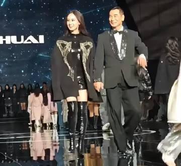 星二代们扎堆进圈了，赵文卓女儿挺有超模气质的！