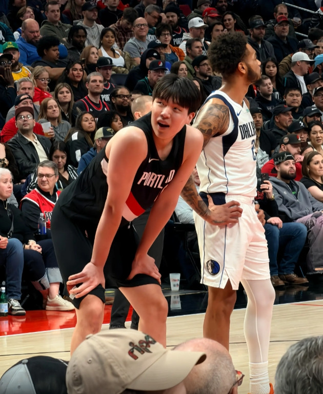 小杨这么下去，很大概率入选最佳防守阵容过去的几场比赛，小杨已经展现出了联盟顶级