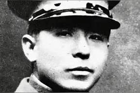 1936年12月26日，张学良决定亲自送蒋介石返回南京。就在飞行的途中，飞行员雷