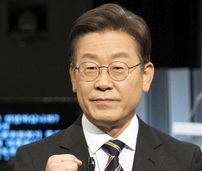 美国万万没想到，自己力挺日本的时候，突然被两个盟友背后捅刀子......最