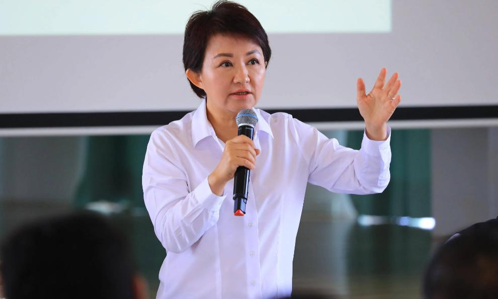 卢秀燕，这位现任台中市长，干了件跌破所有人眼镜的事：国民党的党内提名程序连影子都