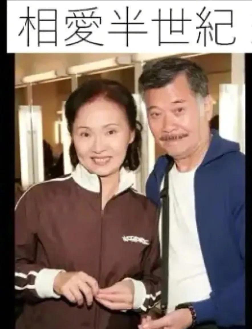 王晶发文谈武术导演唐佳6月24日深夜，王晶在社交媒体发文，怀念武术导演唐佳。