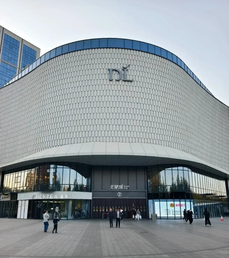 其实从柴怼怼这这个事情来看完全可以预测到胖东来在郑州开店之后，会面对越来