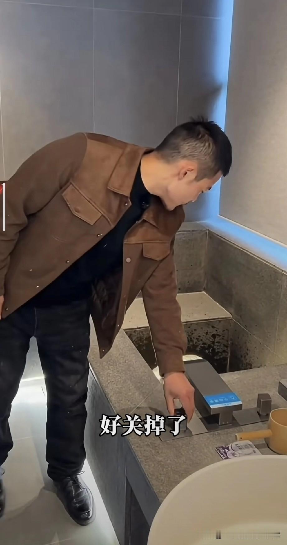 刀疤哥遇上高级温泉秒变“小白”，关水都手忙脚乱笑不活了！刀疤哥第一次用高级