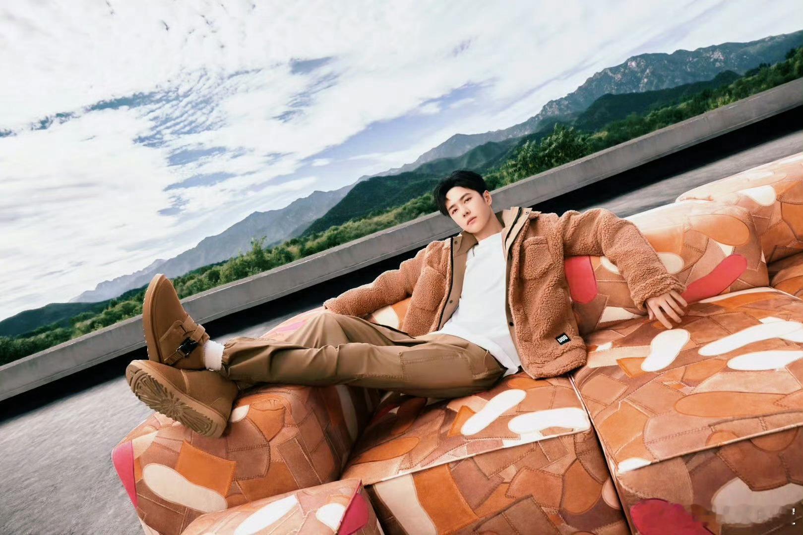 22年的UGG长腿大帅哥！亚太升全球，王一博你咋这么牛！