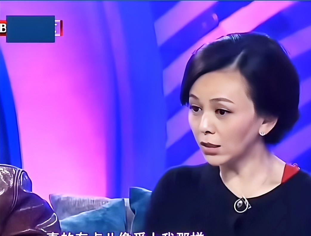 演员王琳说：“有一次拍戏的时候，我们一帮人去动物园观察猩猩的生活状态，我当时趴在