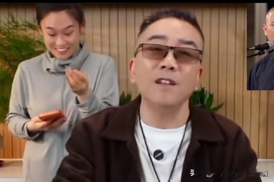杨仪在直播的时候，有个粉丝说：“你就是沾你爸爸的光了”，杨仪回怼：“你这不是费话