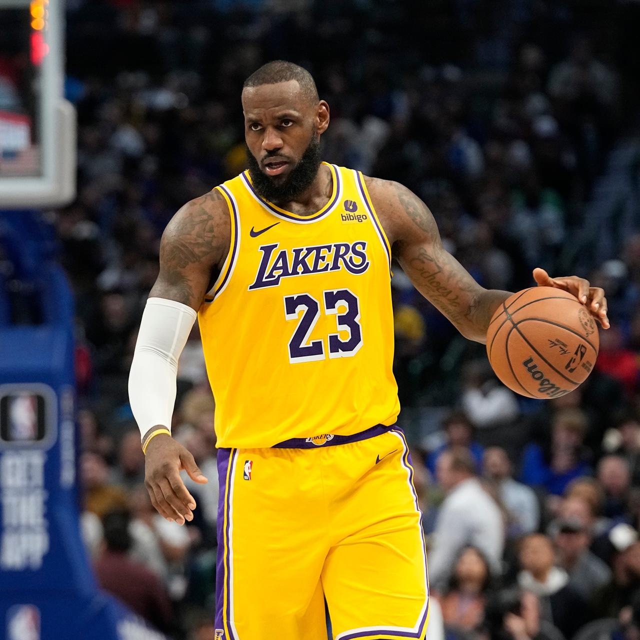 詹姆斯厉害了，面对独行侠，詹姆斯砍下大号两双的数据，这可是42岁，传奇还在继续