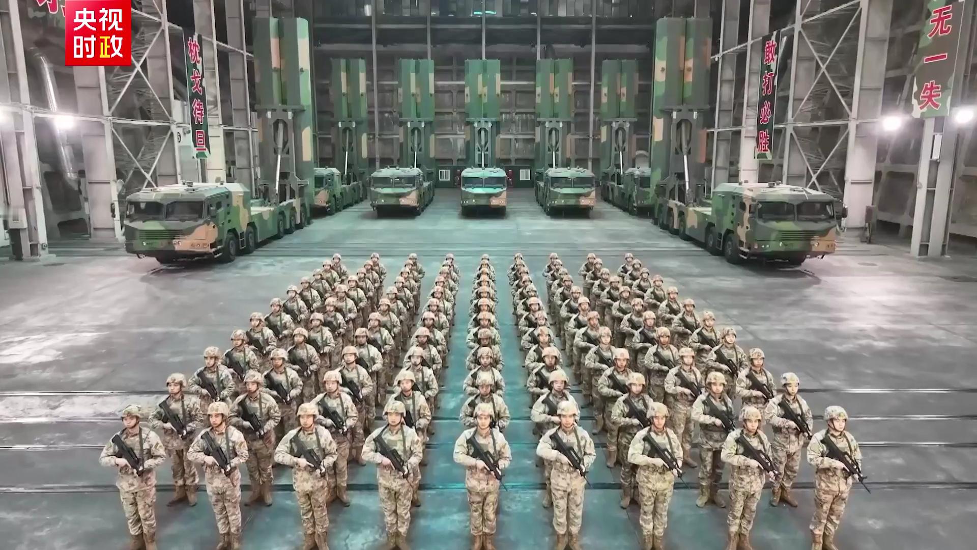 不够先进，可以展示了！7辆东风-100超音速巡航导弹同时竖起这画面很壮观啊，官媒