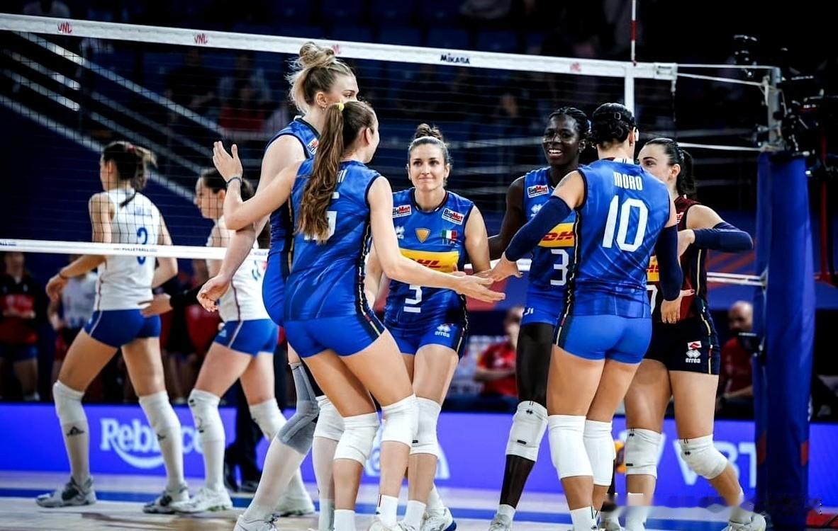 2-3，2-3！世界冠军连续遭绝杀，爆冷击败中国女排的她们0-6惨败女排世联