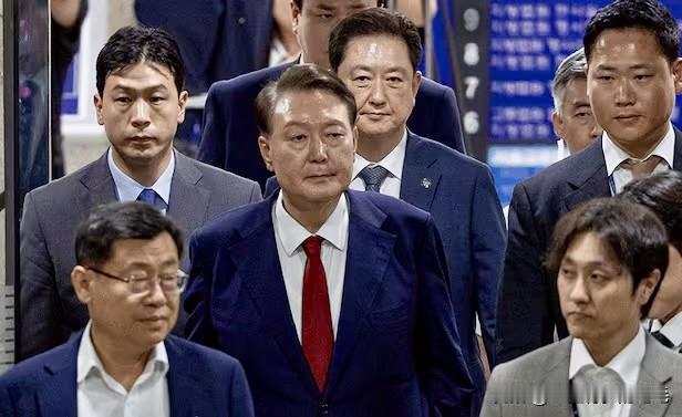 13日韩国法律界认为尹前总统叛国罪举证面临多重法律难题，从刑法条款适用到证据链构