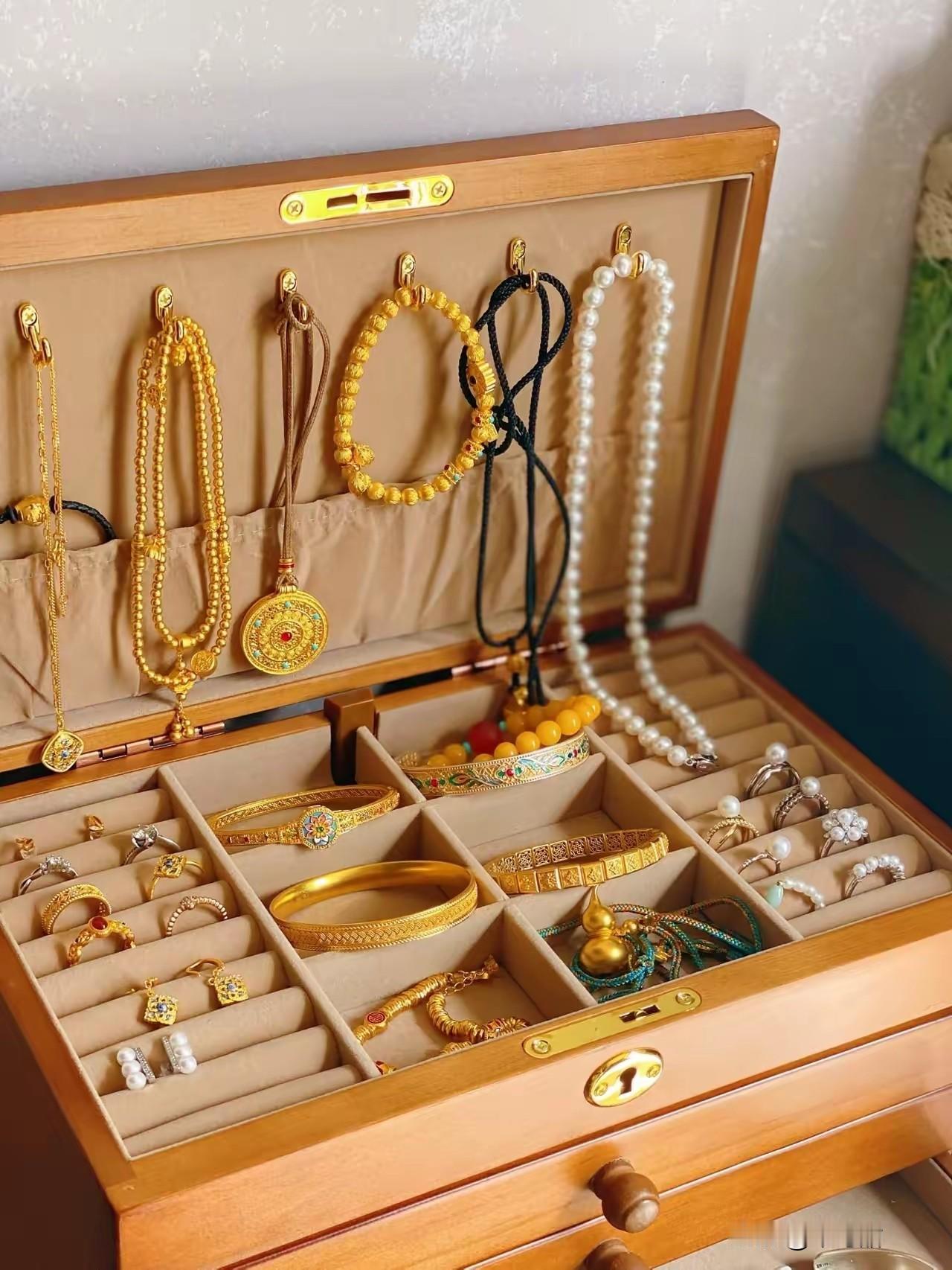 一觉醒来，黄金市场变天了，不是黄金涨到1305，而是回收价是真的很低了，只