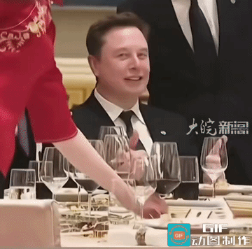 实力到位，随性就是最大的底气马斯克国宴干饭名场面爆火全网！别人在正式