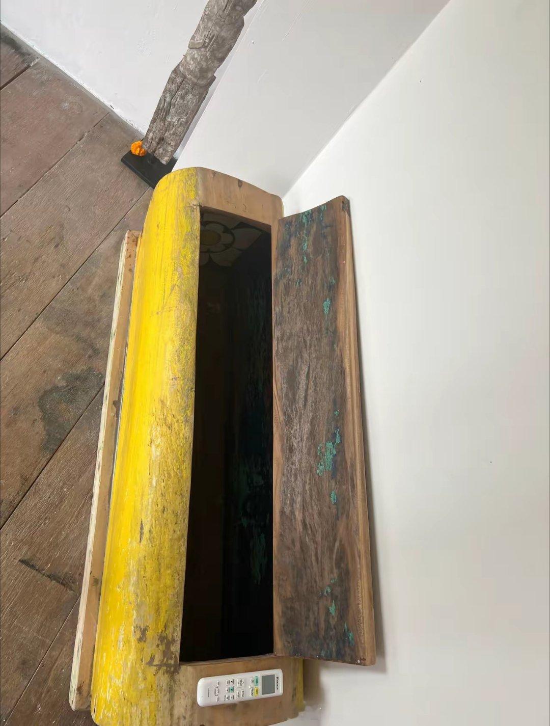 入住一家民宿，里面居然有棺材板，这是啥情况啊？