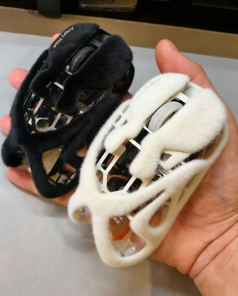 擦，我们用户太NB了。。。品牌反过来要找客户定制买鼠标。。。没谁了。我们搞个