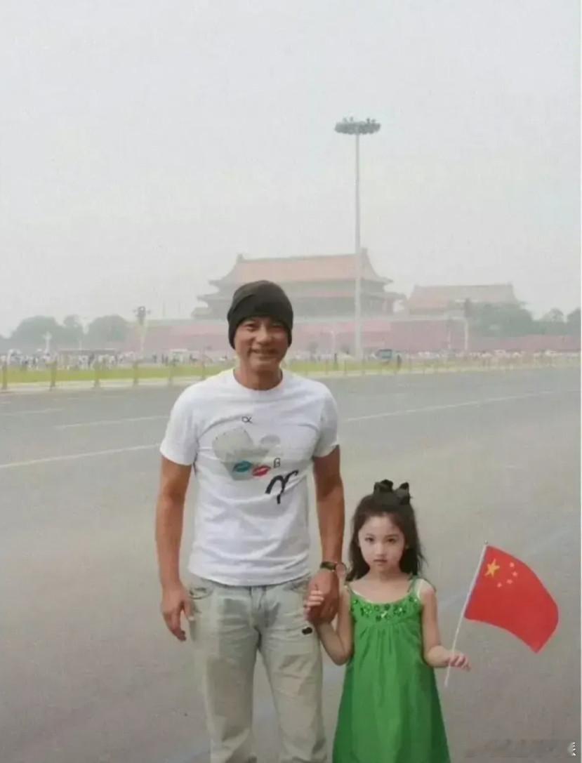 同样两个人，相隔14年。不得不说，小棉袄变成了大美人。