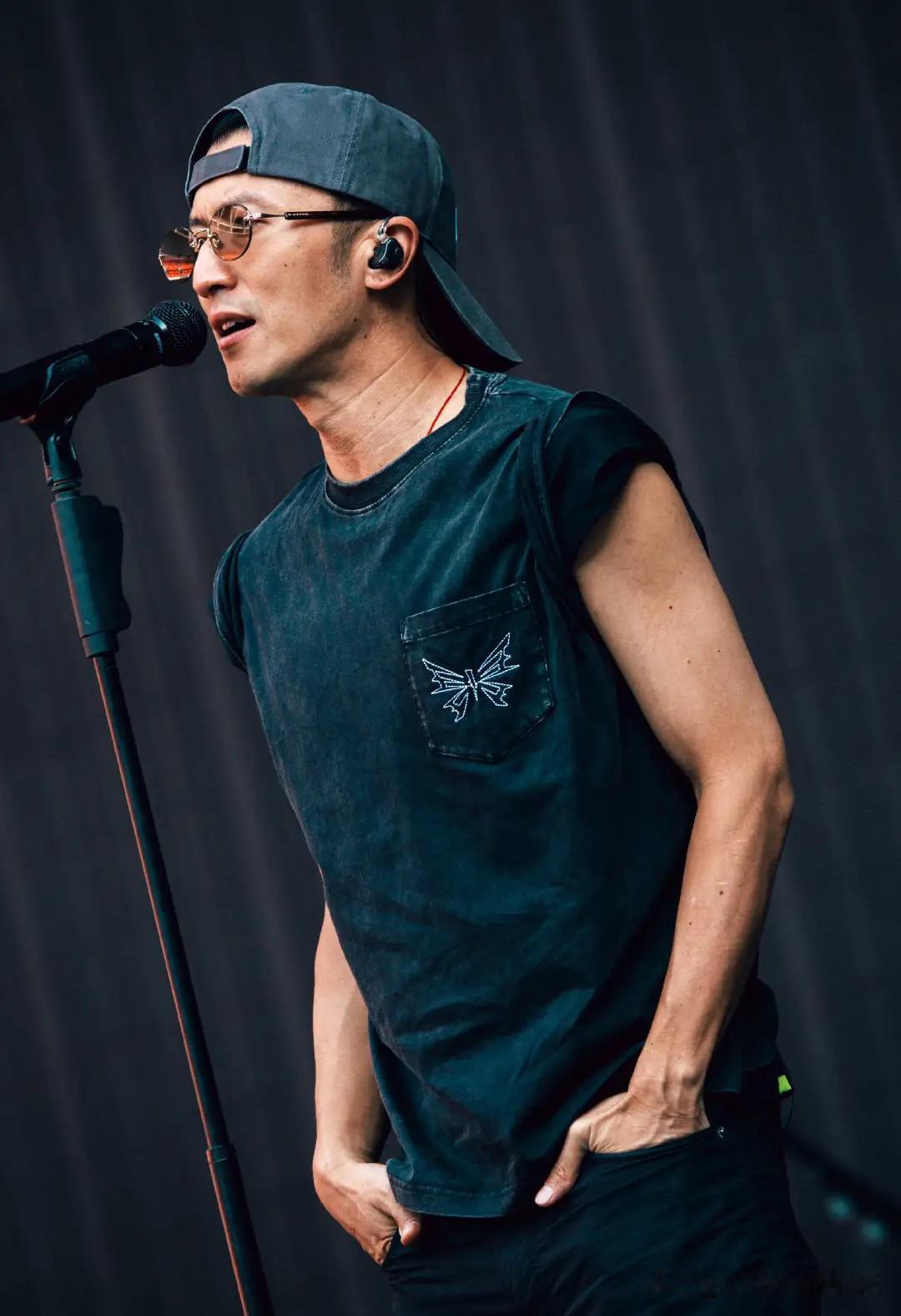 大家觉得谢霆锋25号的演唱会，有没有可能会取消呢？因为有很多人说谢贤这才刚刚去世