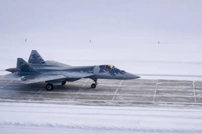 俄罗斯要干票“大的”？2月11日，网上突然出现多张俄罗斯阿穆尔河畔共青城乔姆吉