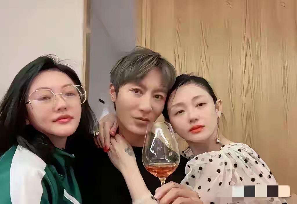 人真的是需要好好保养，看看离婚后的大S，年轻了很多，她也减肥成功了。说明什么问题