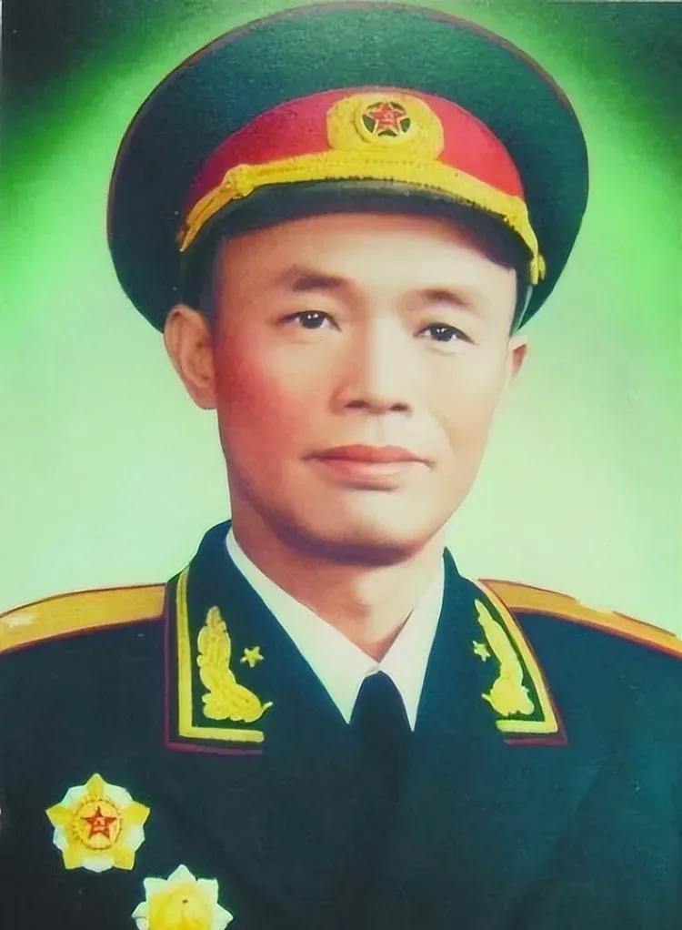 1984年，钟伟病重，黄克诚去看望他，问：“你老家没什么人了吧？”钟伟说：“我儿