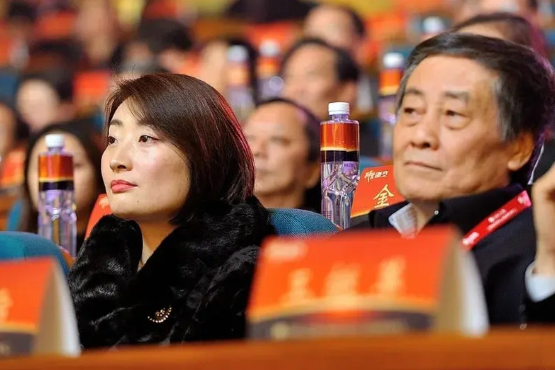 大小姐的法务团队太给力了！竟然发现了这笔信托资金的漏洞。按照之前的情况，她的那三