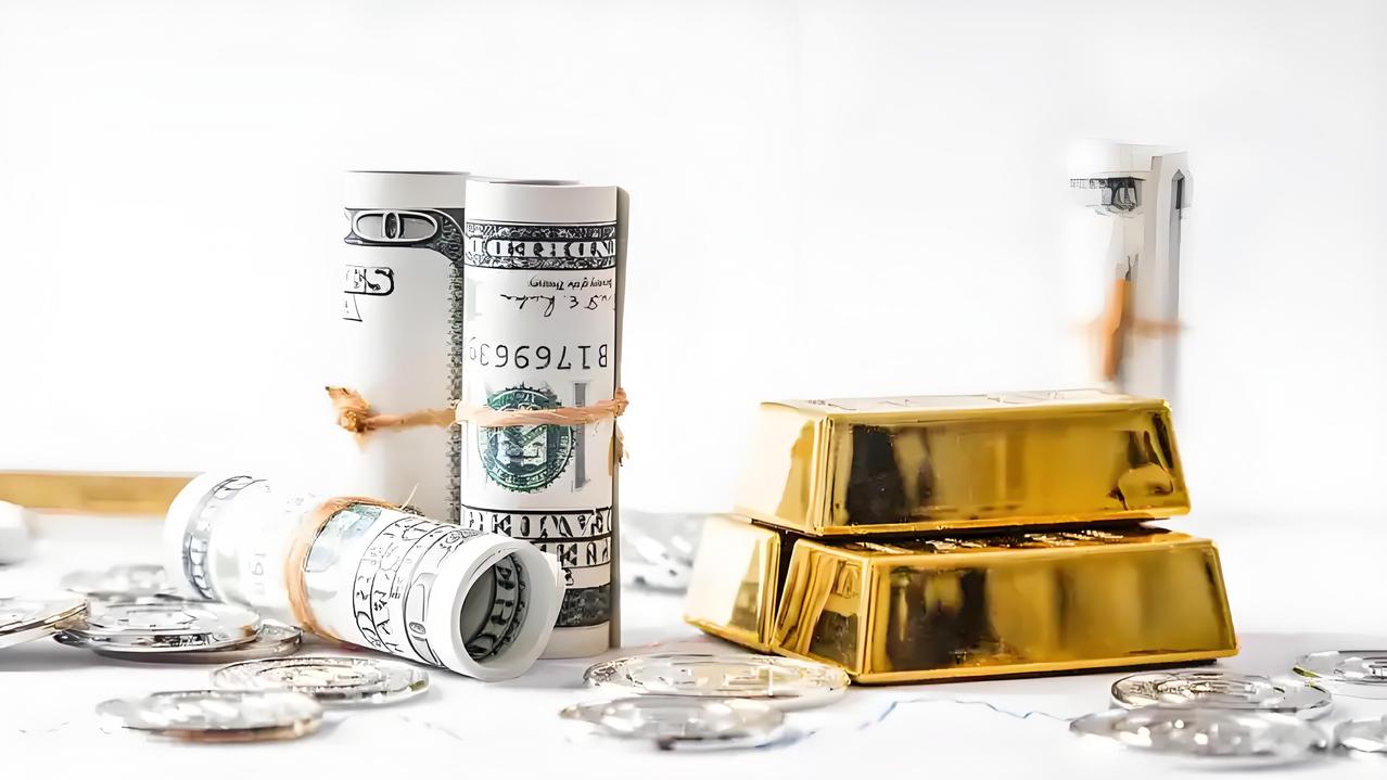 华盛顿认为，北京的三万三千亿美元的外储，大部分应该还躺在纽约或者苏黎世的银行里。