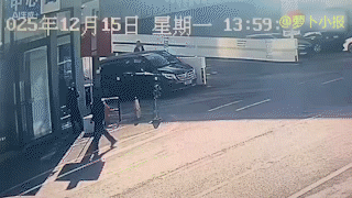 喜提新车撞死销售，小米交付中心事故监控曝光。根据红星新闻的报道，12月15日网