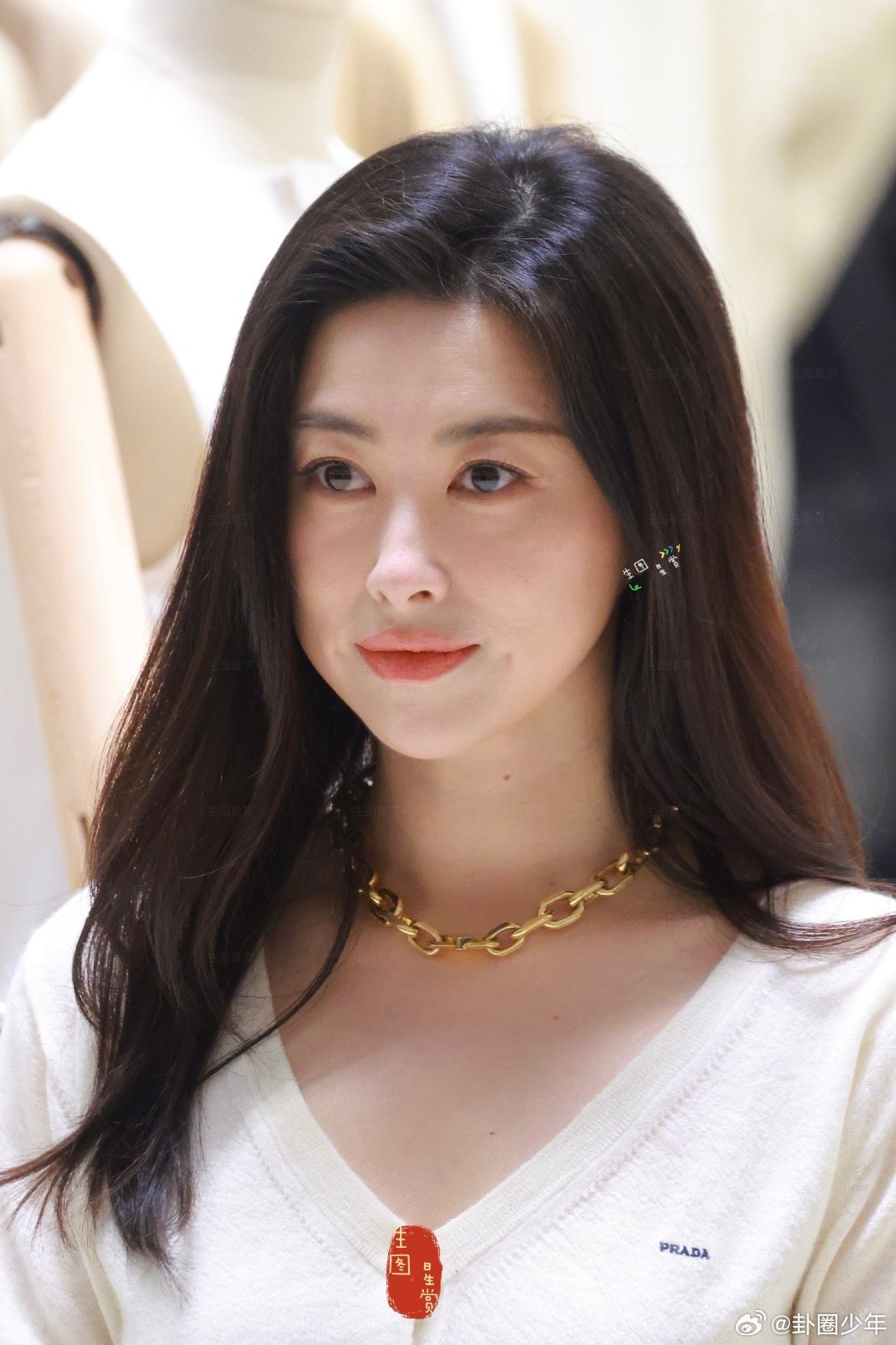 朱珠上海活动生图状态朱珠上海活动生图岁月仿佛格外偏爱朱珠，状态好到犯规，从容又明