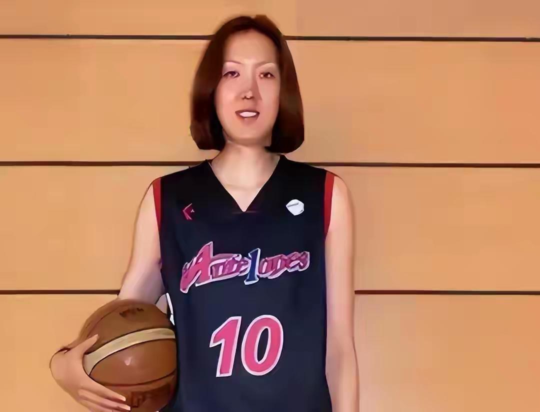 投机者！身为中国女篮成员，她竟装病偷入日籍，认日本人做干爹曾经的国青女篮天