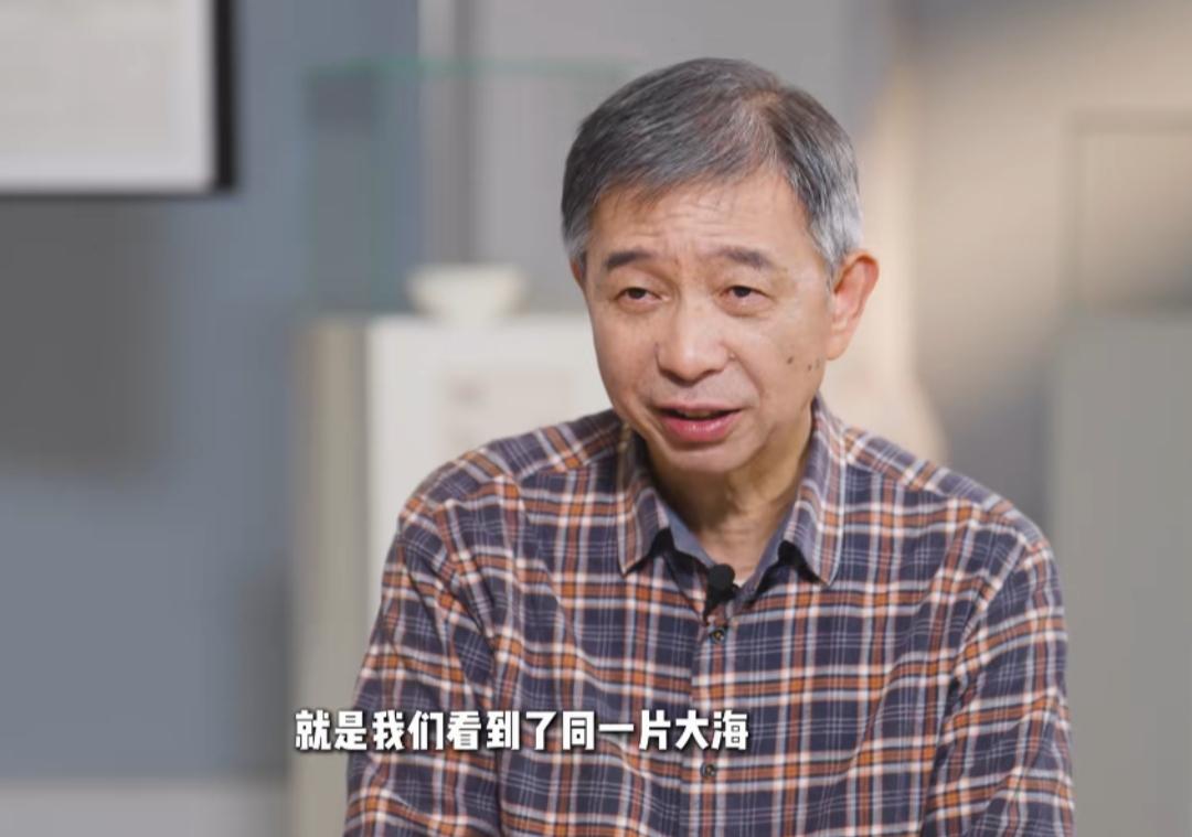 杨澜女士近日在访谈节目中引用了黄仁勋关于人工智能的一句话：“落后几秒钟而已。”从