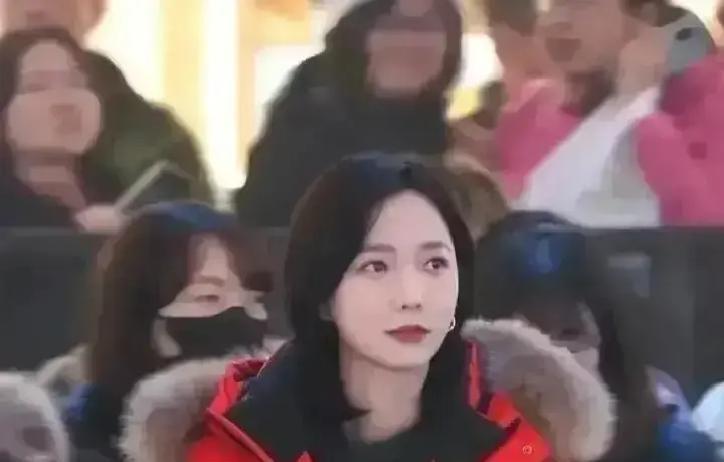 王珞丹走红毯穿的那条肉色丝袜被镜头怼脸后，我连夜去搜同款，39块还包邮的茉寻直接