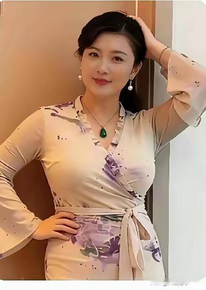 相信不相信，男人看见美女，第一眼肯定看的是，美女的身材苗条不苗条？如果美