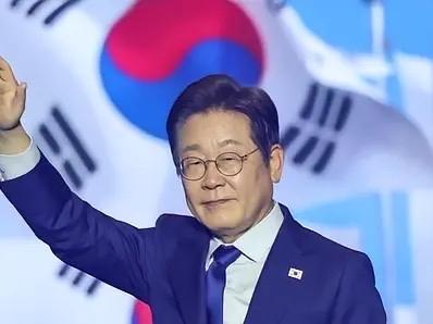 如何客观评价韩国总统李在明？成熟老辣的政客，难得一见的政务高手，接地气拉满但