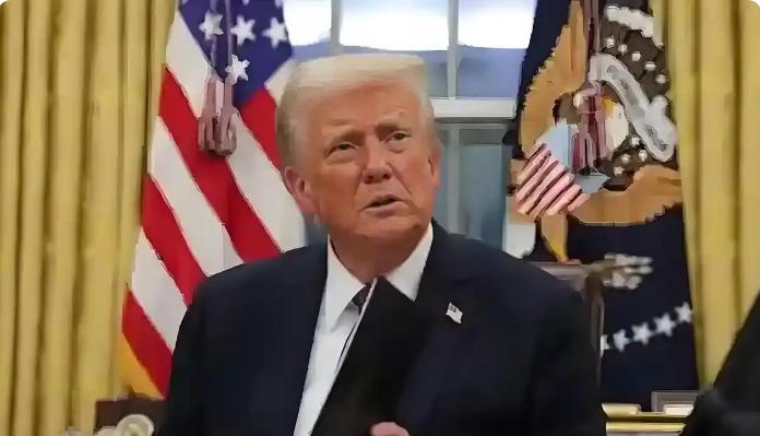美国总统特朗普又公开聊起中美关系了！9月19日，特朗普在白宫现场接受记者采访，当