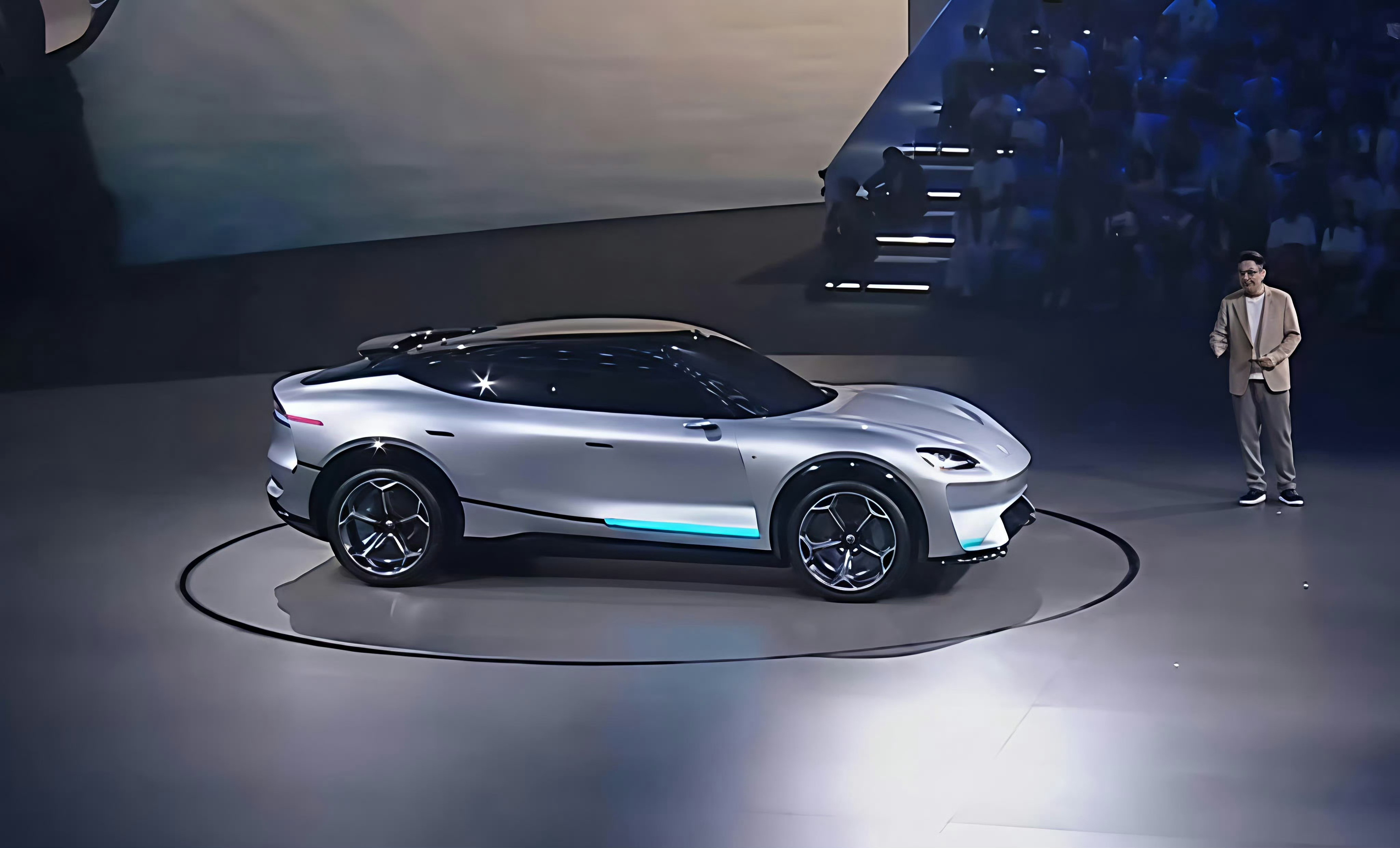 赛力斯+豆包=赛豆？不得不说这字母Logo确实有点像阿维塔，一眼看过