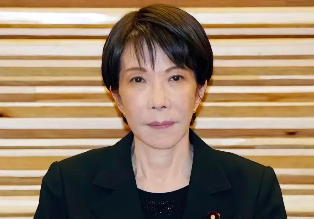 尝到了甜头，因为卡日本的科研确实有效果了。就在今天，商务部刚发的公告，直接把