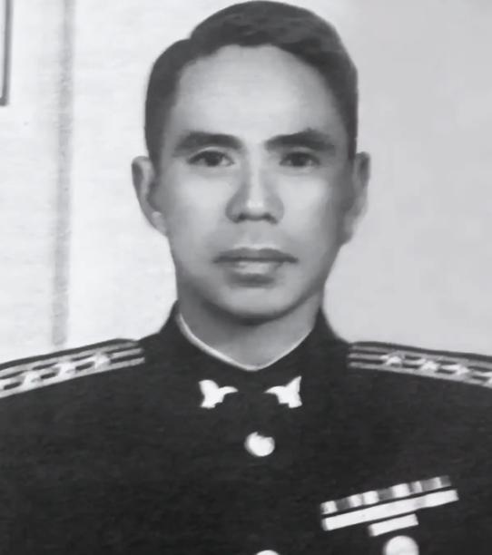 他是“恶贯满盈”的特务，41岁逃到台湾，84岁在大街上说共产党的好话。作为国民党