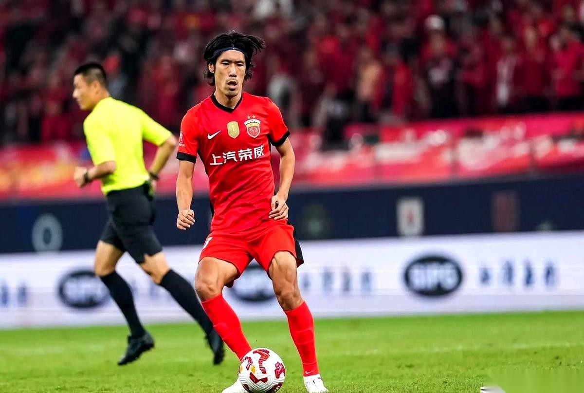 当蓉城被河南绝杀，我就把手机扔沙发上了。争啥啊，还争。大结局了。人家海港自