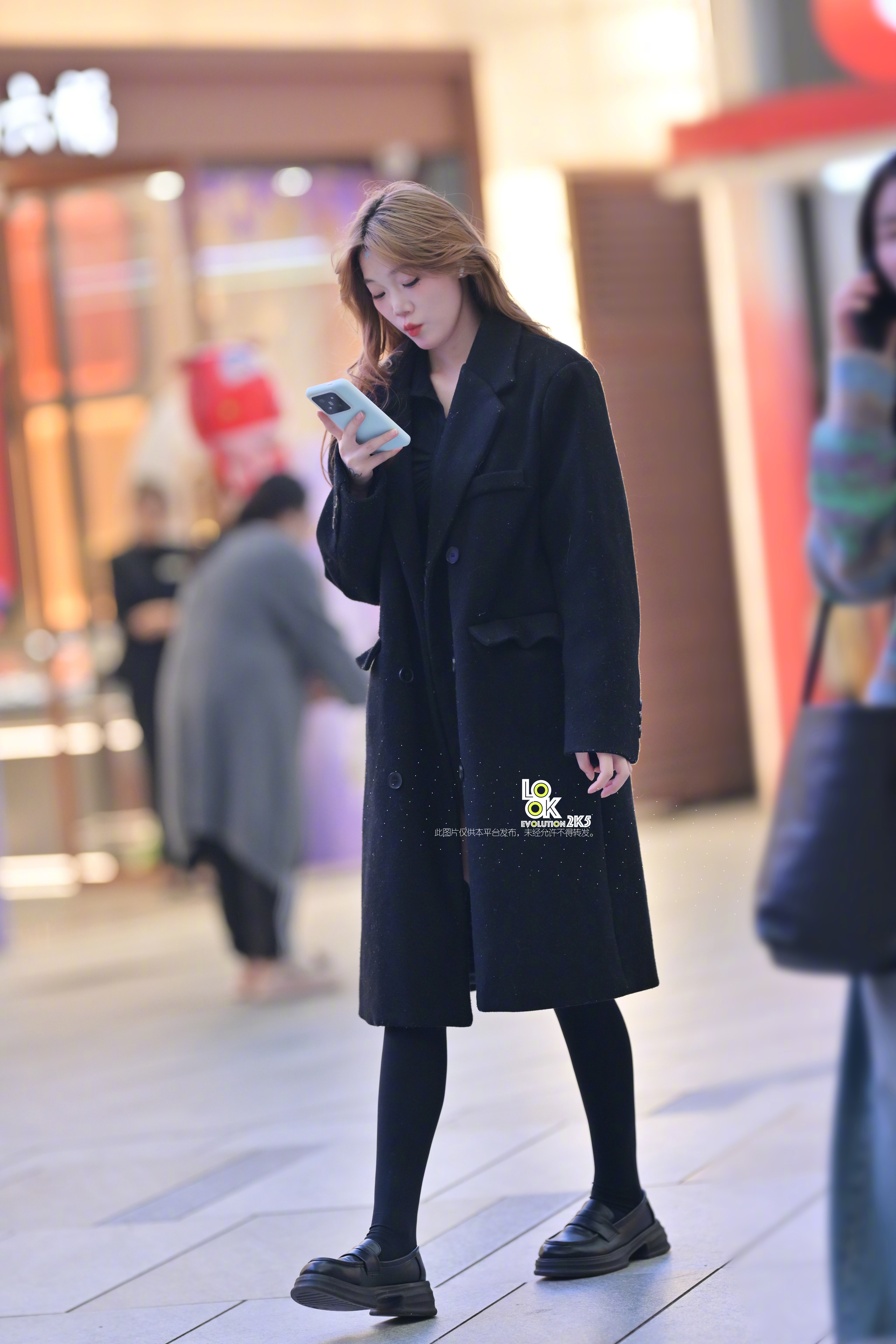 玩手机好认真的样子