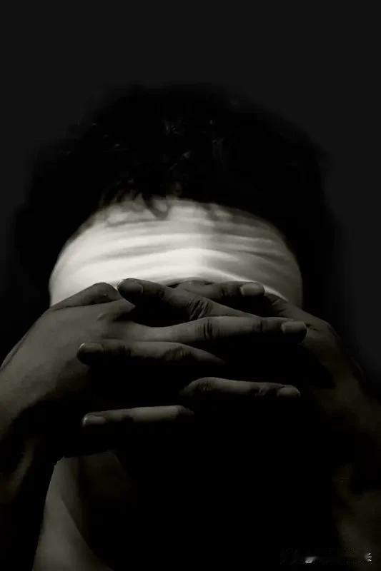 你有没有发现？人性里最伤人的恶，从不是明晃晃的贪婪。它不写在脸上，却能悄悄耗光