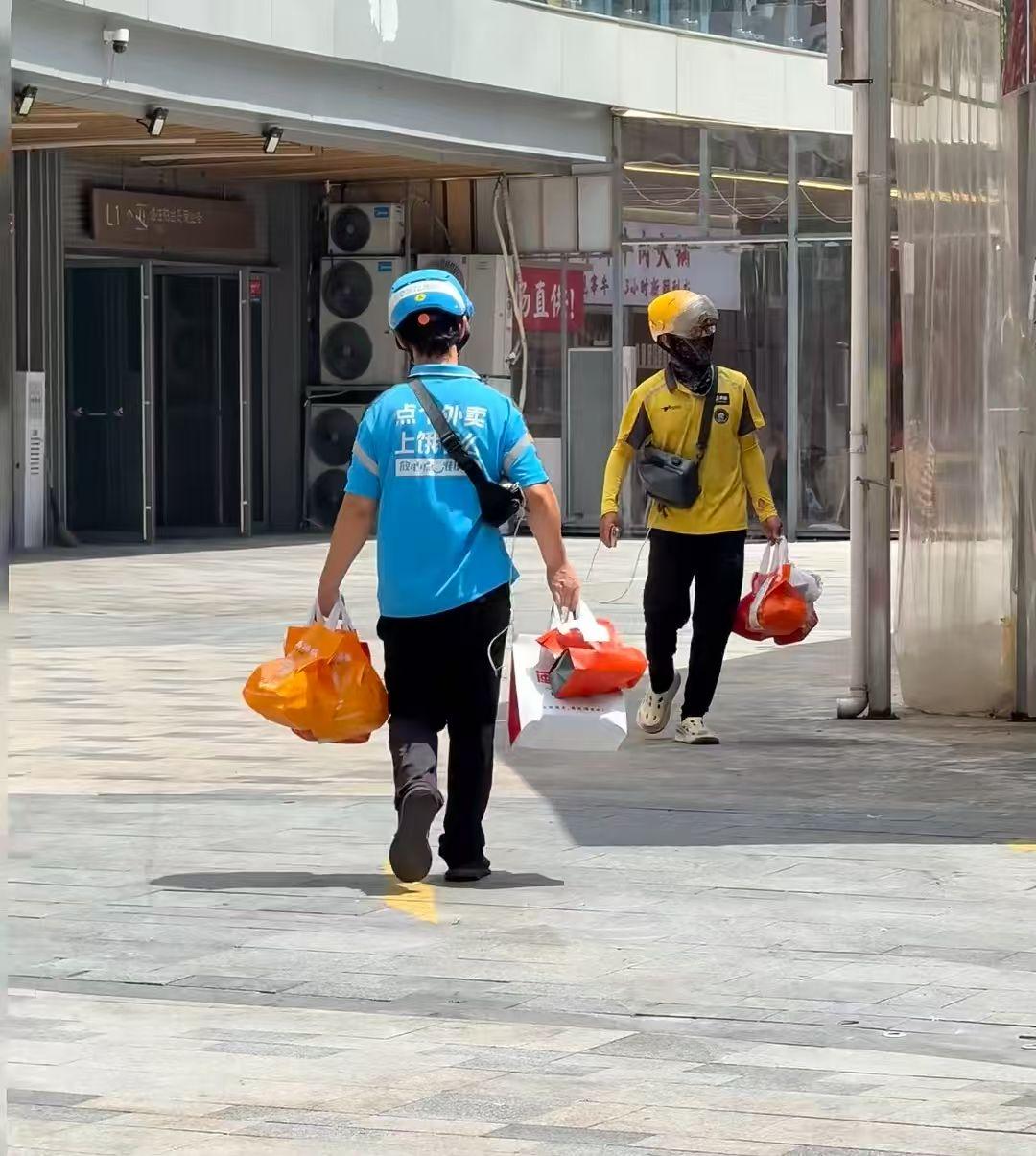一定要记住：失业了千万不要去摆地摊、送外卖、跑网约车因为底层竞争更激烈，